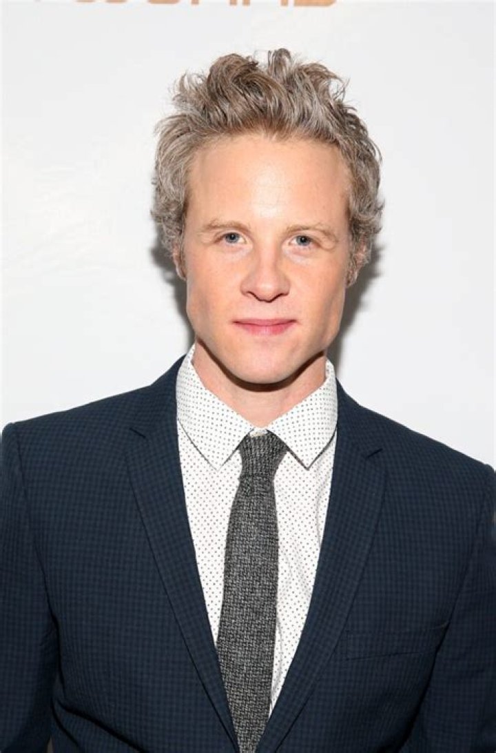 Ashton Holmes Age, Weight, Height, Measurements