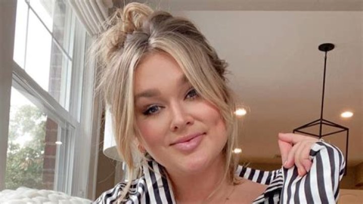 Hunter McGrady in Bathing Suit is "Beautiful" — Celebwell