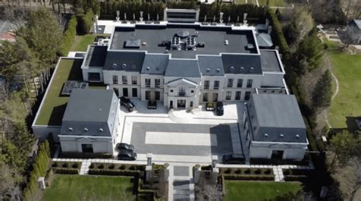Where Does Drake Live Exactly? – Celebrity